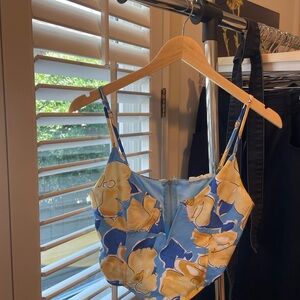 La Hearts Zipper back, corset like blue and yellow top with v neck design